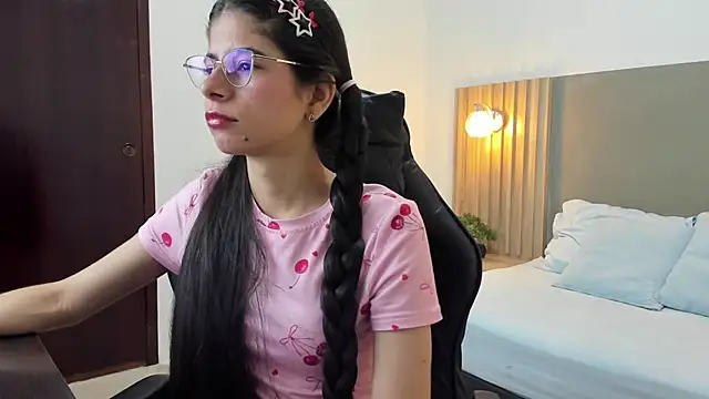 Snapshot of carlina_15 chatting on September 10, 2025, 12:16 pm carlina 15 online show from September 10, 2025, 12:16 pm