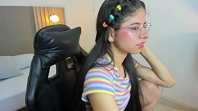 Snapshot of carlina_15 chatting on October 1, 2025, 12:22 pm carlina 15 online show from October 1, 2025, 12:22 pm