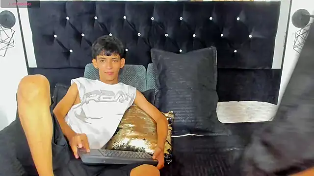 Sebas cat online show from October 3, 2025, 2:41 am