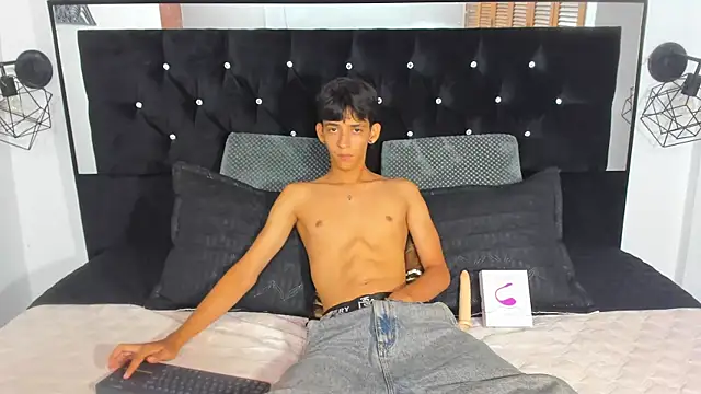 Sebas cat online show from October 12, 2025, 11:04 pm