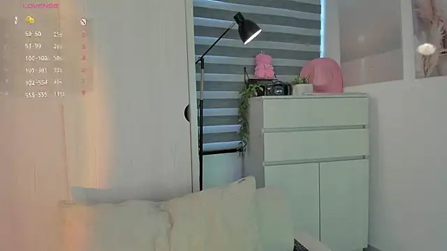 EmmyKenner online show from September 30, 2025, 10:53 am