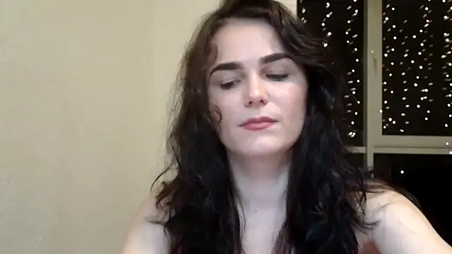 Silviaa a online show from November 17, 2025, 9:20 pm