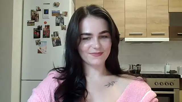 Silviaa a online show from November 24, 2025, 6:07 pm