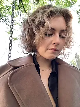 KellyKeler online show from October 1, 2025, 12:22 pm