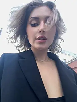 KellyKeler online show from October 4, 2025, 11:52 am