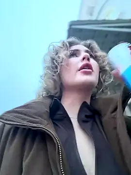 KellyKeler online show from December 21, 2025, 1:40 pm