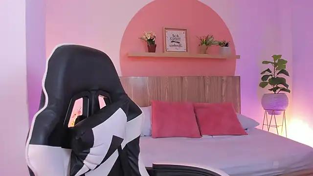 kitty sweeety  online show from September 18, 2025, 1:02 pm