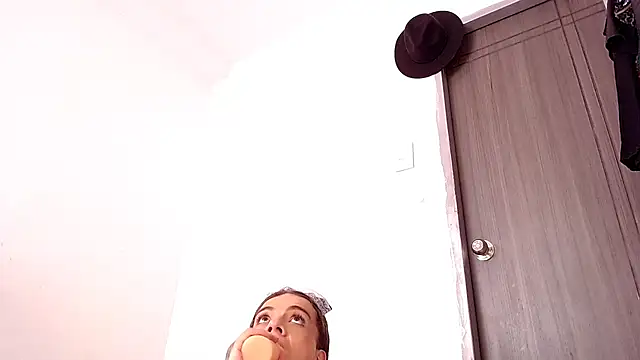 saara johnson496 online show from November 15, 2025, 7:10 pm