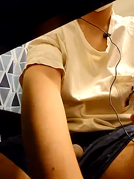 xneko  online show from April 17, 2026, 5:38 pm