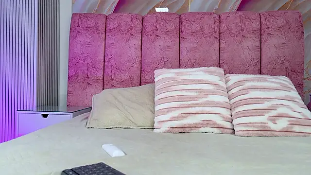 emmacurvy online show from February 1, 2026, 3:05 am