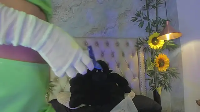 LittleeJaz online show from November 1, 2025, 2:35 am