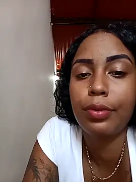 Snapshot of Fernanda30 chatting on October 17, 2025, 5:26 pm Fernanda30 online show from October 17, 2025, 5:26 pm