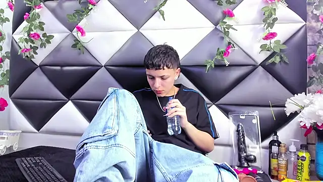 Snapshot of Megan_Thompson_ chatting on October 9, 2025, 2:20 am Megan Thompson  online show from October 9, 2025, 2:20 am