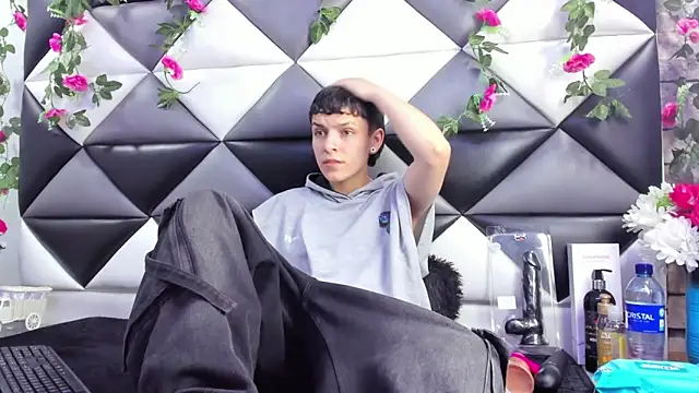 Snapshot of Megan_Thompson_ chatting on October 17, 2025, 2:04 am Megan Thompson  online show from October 17, 2025, 2:04 am