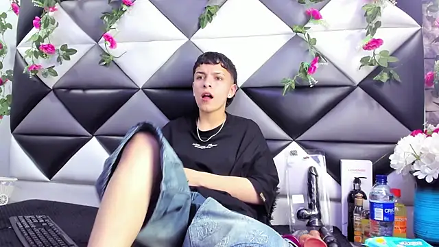 Snapshot of Megan_Thompson_ chatting on October 18, 2025, 2:14 am Megan Thompson  online show from October 18, 2025, 2:14 am