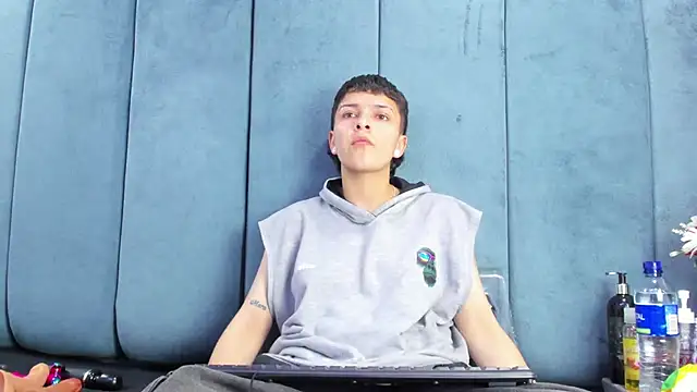 Megan Thompson  online show from February 15, 2026, 2:19 am