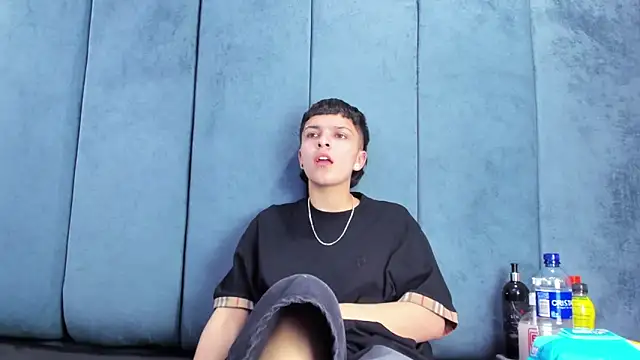 Megan Thompson  online show from March 15, 2026, 2:17 am