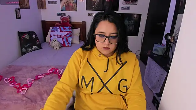 Cherry blush  online show from February 3, 2026, 9:20 pm