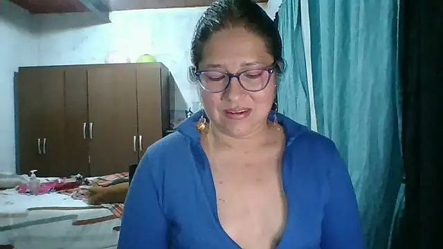 scarlett widow  online show from October 5, 2025, 4:33 am