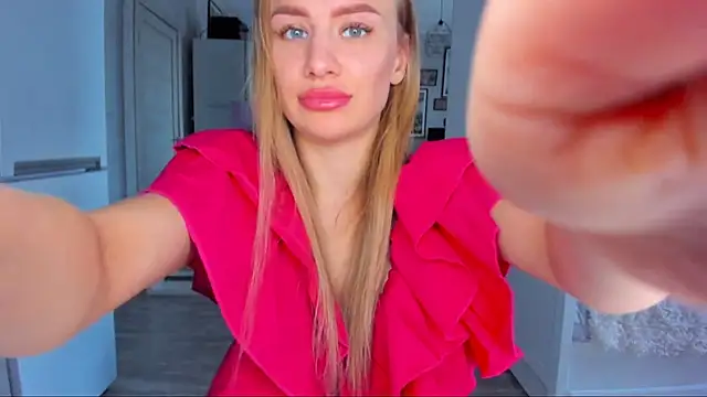 Snapshot of MashaFromRussia__ chatting on October 19, 2025, 8:48 am MashaFromRussia   online show from October 19, 2025, 8:48 am