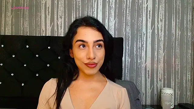 Alicee Moonn online show from April 16, 2026, 6:52 pm