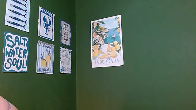 Roxiehood online show from November 21, 2025, 2:10 am