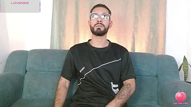 ReyPablo1 online show from October 3, 2025, 9:56 pm