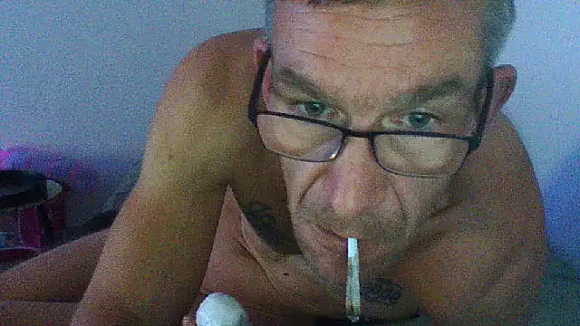 Snapshot of Kevinhot38 chatting on October 27, 2025, 3:32 am Kevinhot38 online show from October 27, 2025, 3:32 am