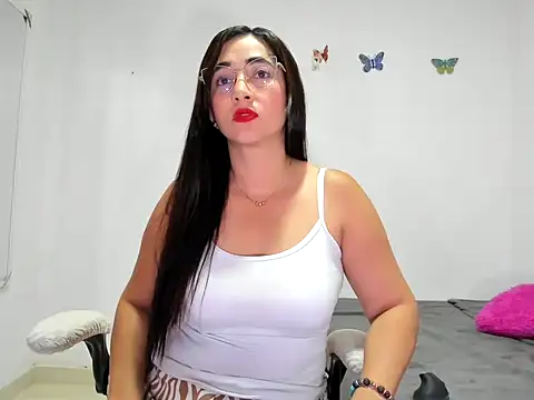 Snapshot of TamiDesire chatting on September 17, 2025, 11:17 pm TamiDesire online show from September 17, 2025, 11:17 pm