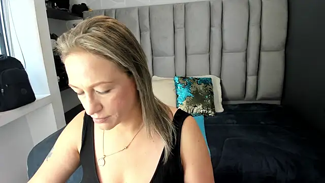 Charlot milf online show from November 24, 2025, 11:54 am