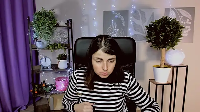 MartaEdams online show from April 7, 2026, 6:03 am