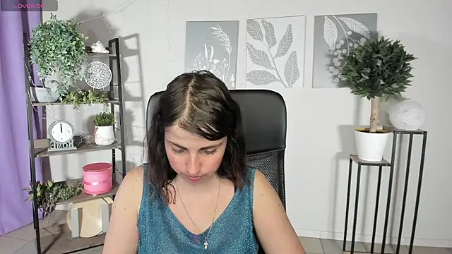 MartaEdams online show from June 19, 2026, 5:12 am