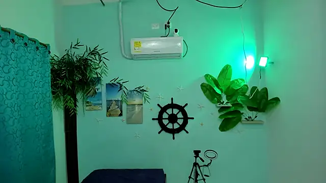 eladyrous98 online show from October 10, 2025, 12:59 pm