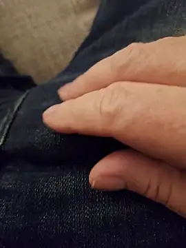 Snapshot of minnetird chatting on December 15, 2025, 9:41 pm minnetird online show from December 15, 2025, 9:41 pm