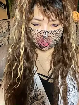 xoxLILxMELOxox online show from October 9, 2025, 4:16 pm