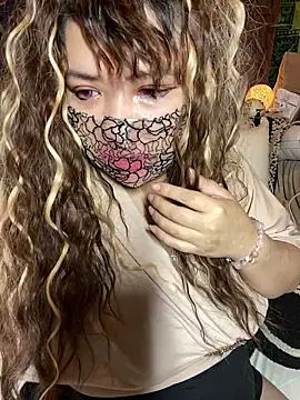 xoxLILxMELOxox online show from October 10, 2025, 4:28 pm