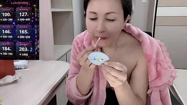 JackieBell online show from October 31, 2025, 1:50 am