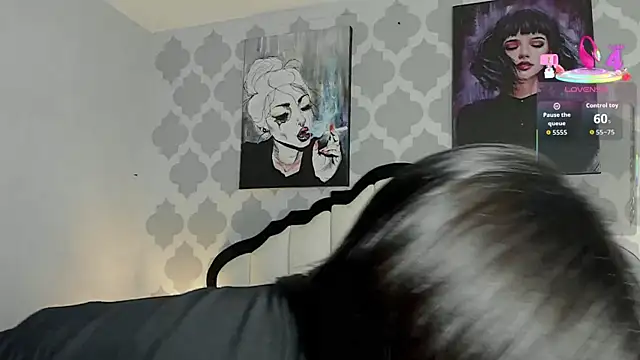 SarahMiler  online show from October 27, 2025, 8:02 pm