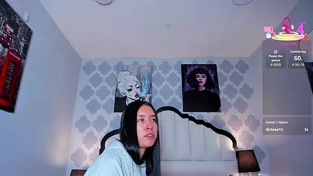 SarahMiler  online show from November 9, 2025, 2:37 pm