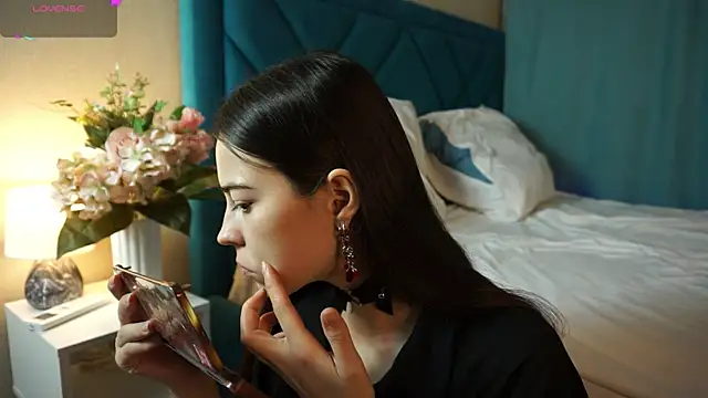 ywixos online show from December 21, 2025, 2:24 pm