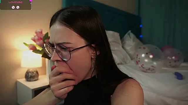 ywixos online show from March 3, 2026, 2:45 pm