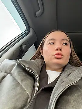 StephanieMur online show from December 5, 2025, 7:39 am