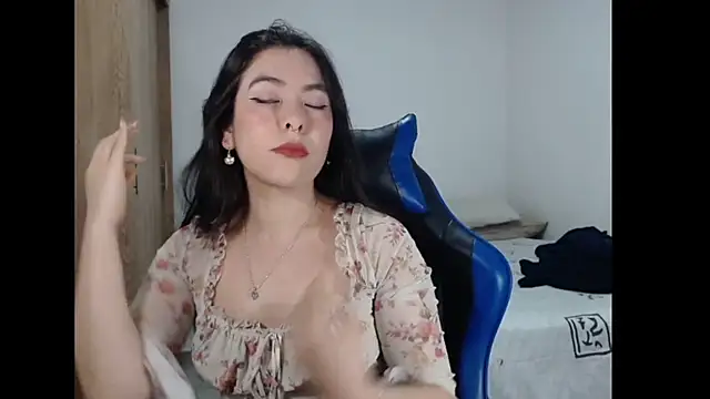EloiseJun online show from March 28, 2026, 3:28 am