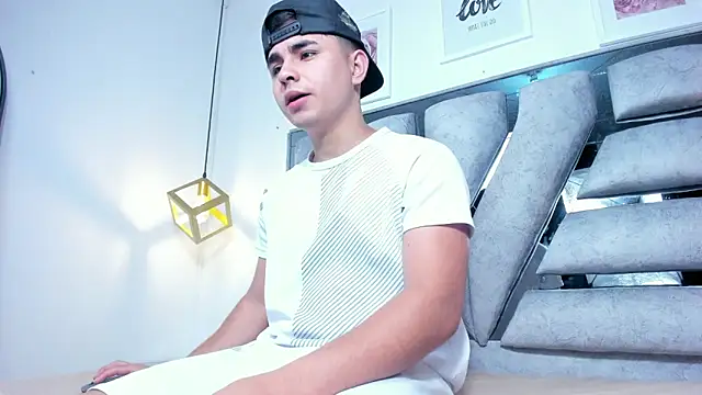 lianfox  online show from March 10, 2026, 12:10 pm