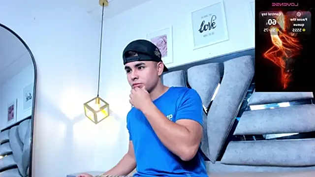 lianfox  online show from March 18, 2026, 12:30 pm