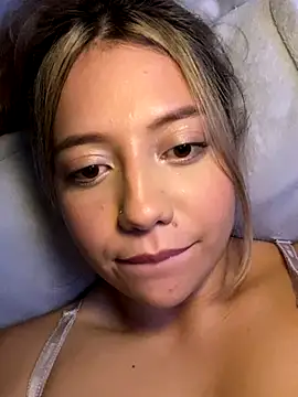 Snapshot of MissCat_ chatting on October 6, 2025, 3:15 am MissCat online show from October 6, 2025, 3:15 am