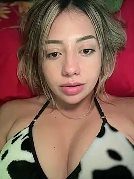 Snapshot of MissCat_ chatting on November 16, 2025, 2:06 am MissCat online show from November 16, 2025, 2:06 am