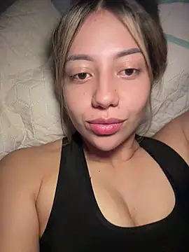 Snapshot of MissCat_ chatting on December 5, 2025, 2:09 am MissCat online show from December 5, 2025, 2:09 am