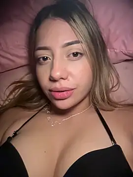 Snapshot of MissCat_ chatting on December 21, 2025, 3:02 am MissCat online show from December 21, 2025, 3:02 am