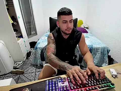 Snapshot of CaroyGonza chatting on December 1, 2025, 4:39 am CaroyGonza online show from December 1, 2025, 4:39 am